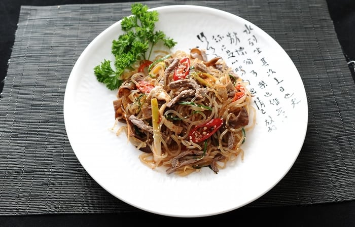 Làm món miến trộn Hàn Quốc bằng lò vi sóng cực đơn giản, chuẩn vị xứ Hàn