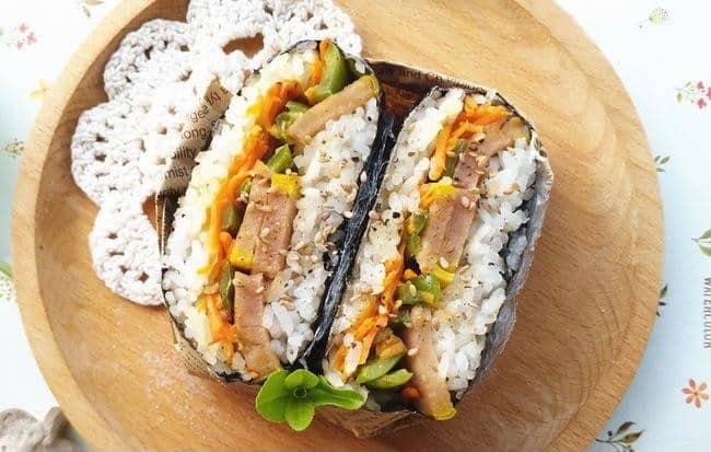 Cơm bọc rong biển ngon đúng điệu đơn giản chỉ với 2 bước dễ không tưởng