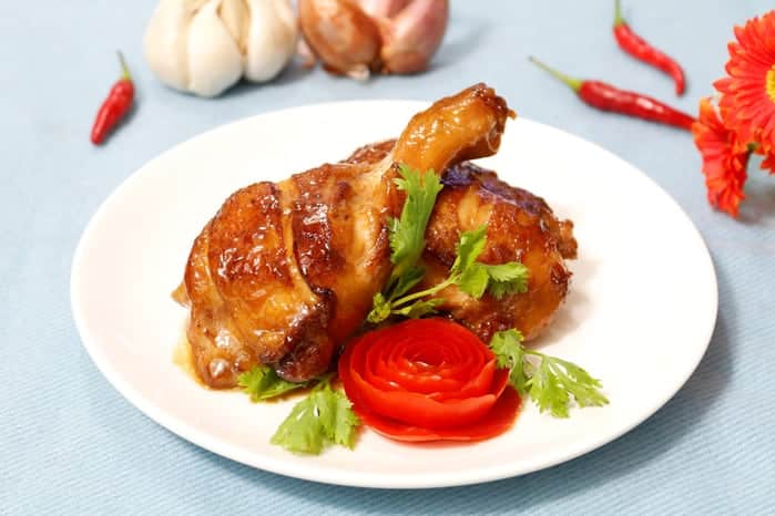 Màu sắc vô cùng bắt mắt khiến món ăn càng trở nên hấp dẫn.