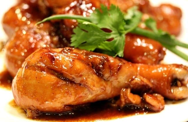  Nước sốt sền sệt, thơm thơm chỉ nhìn thôi đã không kiềm được cơn thèm rồi.