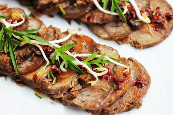  Bạn đã cảm nhận được những điều tuyệt vời từ từng lát thịt chưa? Thật là hấp dẫn phải không nào.