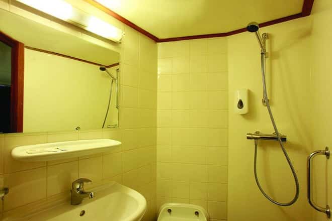 Loạt ảnh đáng thất vọng cho thấy cuộc sống trên du thuyền đắt tiền chẳng sướng như phim - Ảnh 13.