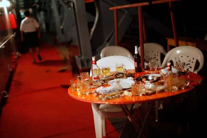 Loạt ảnh đáng thất vọng cho thấy cuộc sống trên du thuyền đắt tiền chẳng sướng như phim - Ảnh 23.
