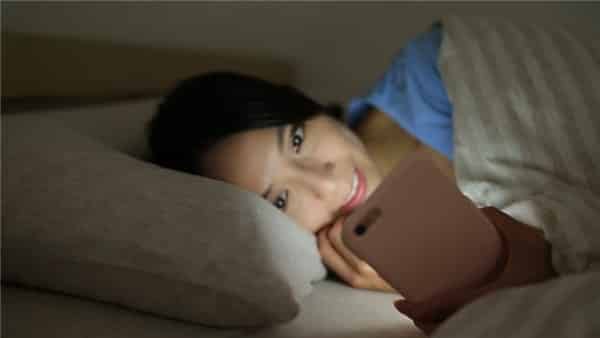 Trước khi đi ngủ mà thực hiện 4 thói quen này thì dễ có ngày gặp họa