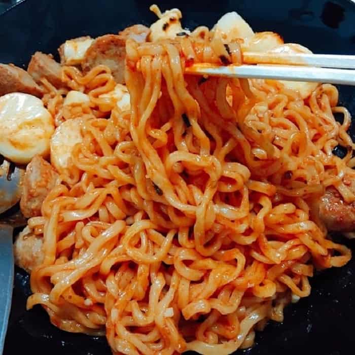 11 cách biến tấu món mì ăn liền ngon như cực phẩm