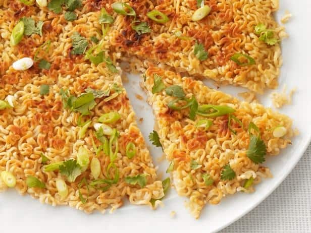 11 cách biến tấu món mì ăn liền ngon như cực phẩm