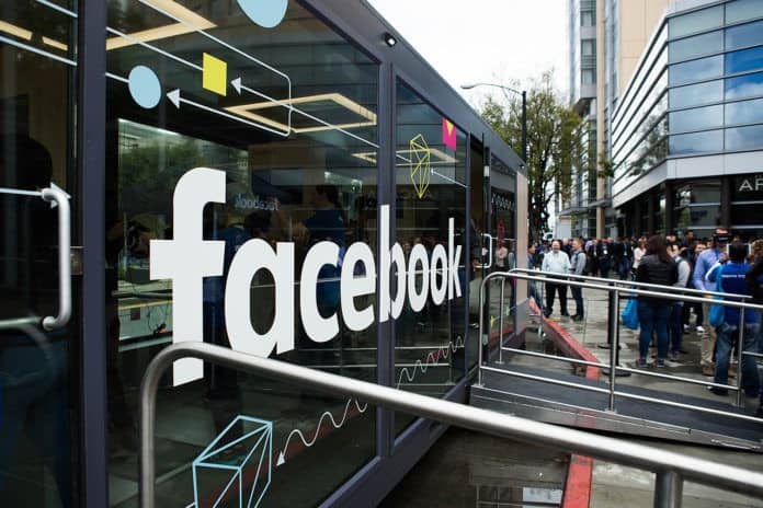 Choi tro truyen thong ban, con ai tin Facebook? hinh anh 1