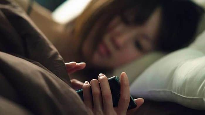 Nhịn hắt xì hơi, mặc quần jean bó..., những việc tưởng bình thường nhưng đang gây hại cho bạn đấy