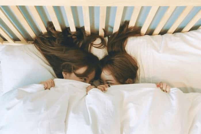 Trùm chăn kín đi ngủ: Thói quen đang dần giết chết bạn