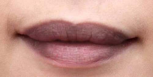  Hãy chú ý hơn một chút về màu sắc đôi môi của bạn