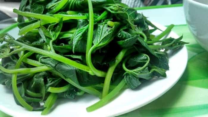  Luộc đúng cách sẽ giúp cho rau giữ được màu xanh tự nhiên