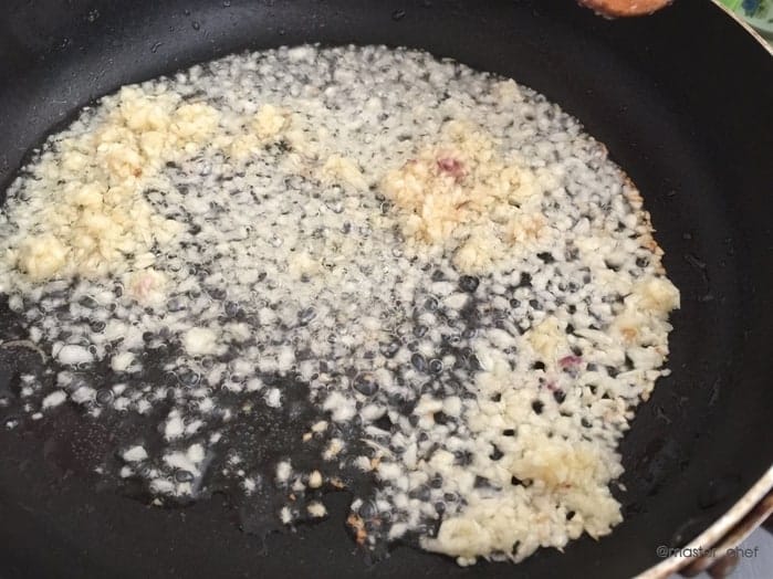 Ngon hết sẩy với cách chế biến món Kho quẹt chấm cùng rau củ luộc tròn vị miền Tây