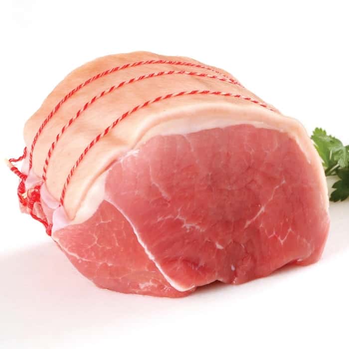  Để chân giò giữ được mùi khói tự nhiên hãy dùng củi than ẩm, gỗ.