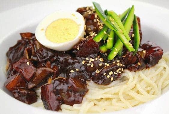 Ăn ngon không cần ra tiệm với công thức làm món mì tương đen chuẩn vị Hàn