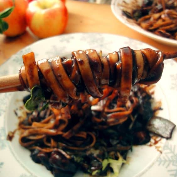 Ăn ngon không cần ra tiệm với công thức làm món mì tương đen chuẩn vị Hàn