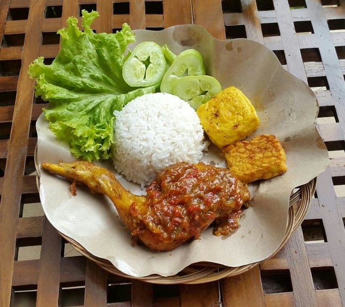 Trổ tài làm món gà rán ngon nhất Indonesia, siêu đưa cơm chiêu đãi cả nhà