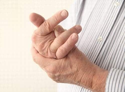  Khi bẻ tay thường sẽ phát ra những tiếng kêu "răng rắc"