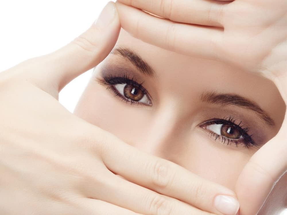  Bạn nên hướng mắt của mình ra xa một lúc sau khi hoạt động liên tục nhiều giờ trước các thiết bị (ảnh minh họa).