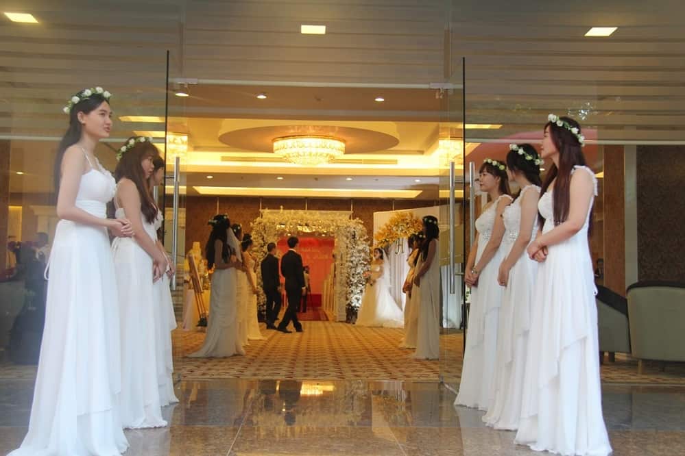 Ngồi xổm, vắt chéo chân và những thói quen hằng ngày gây hại không tưởng đến sức khỏe ít ai biết