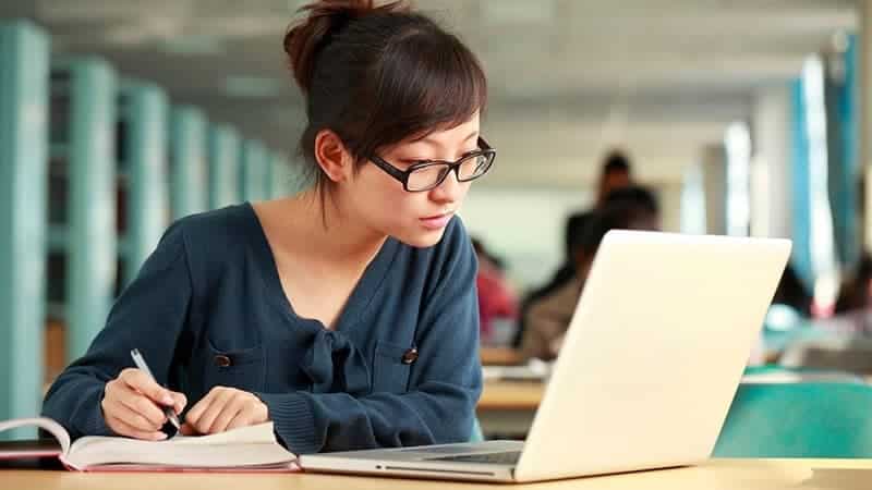 Góc Cảnh Giác: Sử dụng điện thoại vào ban đêm, thói quen đang giết chết bạn từng ngày