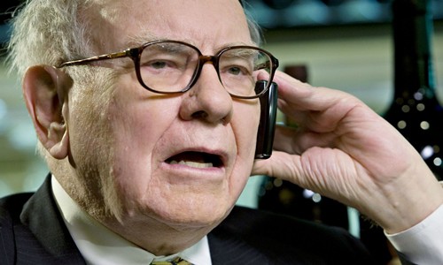 Tỷ phú đầu tư Warren Buffett trong một cuộc phỏng vấn năm 2008. Ảnh: AFP