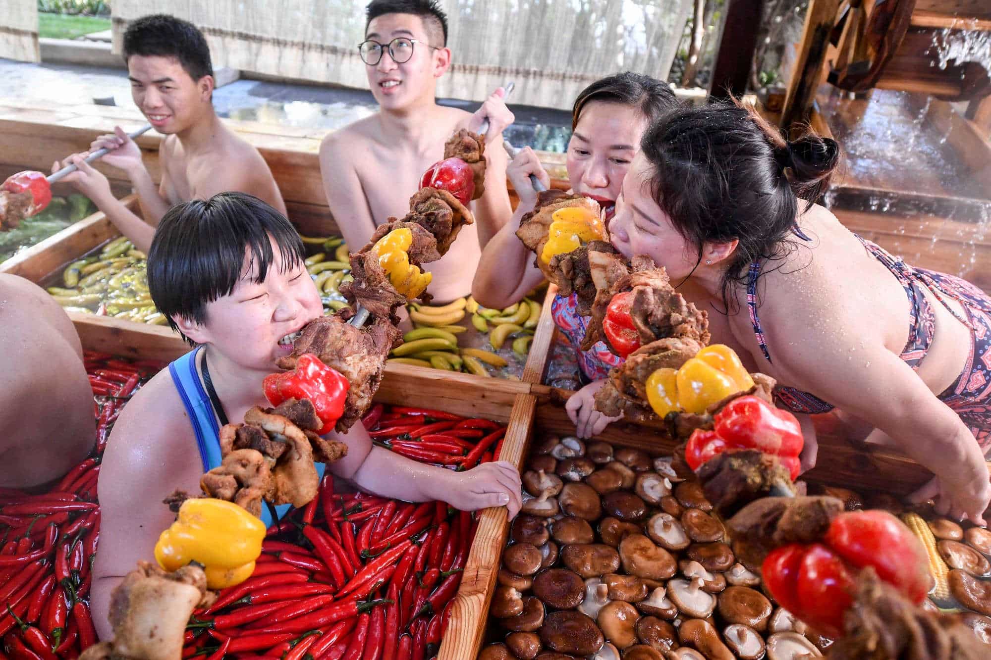 'Lau nguoi' tai Trung Quoc - thu vi hay dang so? hinh anh 2