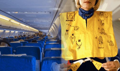 Nhiều hành khách có thói quen lấy trộm áo phao dưới ghế ngồi trước khi rời máy bay. Hành động này luôn bị các hãng bay lên án và phạt tiền nếu bị phát hiện. Ảnh: Express.