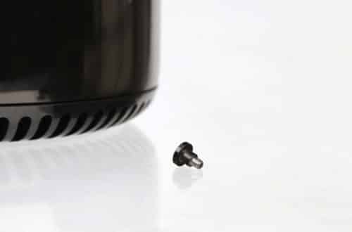 Một con ốc vít từ phiên bản Mac Pro cuối năm 2013. Ảnh NYTimes