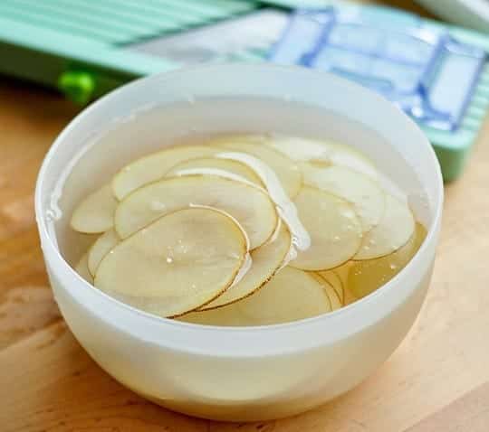Cách làm snack khoai tây bằng lò vi sóng cực dễ cho cả nhà thích mê