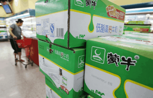 Mengniu, một trong những công ty sữa lớn nhất Trung Quốc, giành lại thị trường bằng cách sử dụng nguồn bò sữa nước ngoài. Ảnh: SCMP.