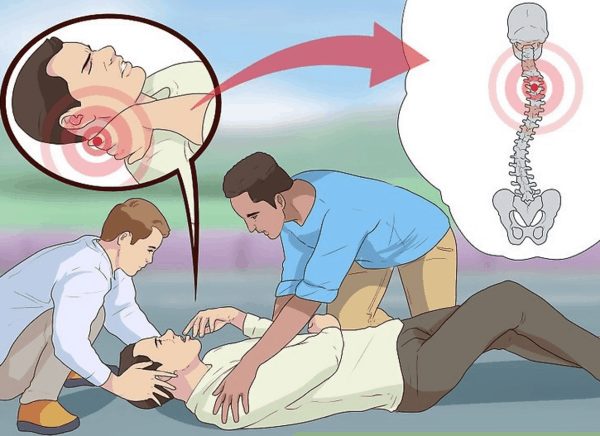 Khi bị tai nạn, nạn nhân rất dễ bị gãy xương, đặc biệt chấn thương đốt sống cổ. Vì thế, không nên di chuyển mà để nạn nhân bất động, hoặc muốn di chuyển cần có nhiều người hỗ trợ. Ảnh: Wikihow