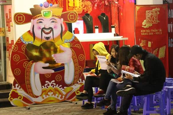 Xếp hàng từ 1h sáng chờ mua vàng ngày vía Thần tài - Ảnh 7.