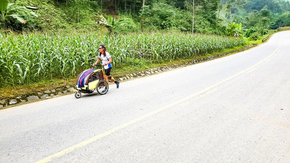 Người Việt đầu tiên chạy 4.500km từ Hà Nội đến Singapore - Ảnh 2. Người Việt đầu tiên chạy 4.500km từ Hà Nội đến Singapore - Ảnh 2.