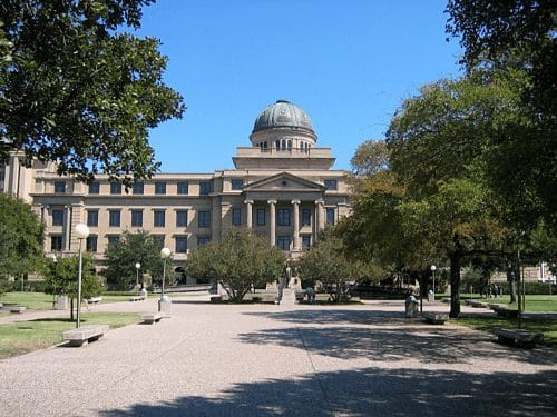 Trường Texas A&M University, nơi anh Jason Pham theo học ngành nha khoa. Ảnh: Americandream.