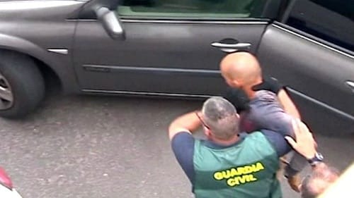 Nghi phạm Thomas H bị cảnh sát bắt giữ. Ảnh: BBC 