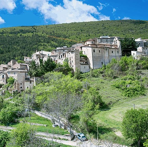 Căn biệt thự trung cổ nông thôn nước Italia bán với giá 50 bảng - 6