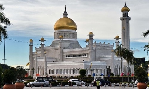Nhà thờ Hồi giáo Sultan Omar Ali Saifuddin ở thủ đô Bandar Seri Begawan của Brunei. Ảnh: AFP.