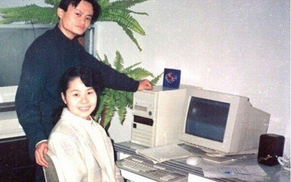 Vợ Jack Ma lần đầu tiết lộ tuyệt chi&#234;u trở th&#224;nh phu nh&#226;n tỷ ph&#250;: H&#227;y y&#234;u v&#224; cưới một người đ&#224;n &#244;ng &quot;trắng tay&quot;
