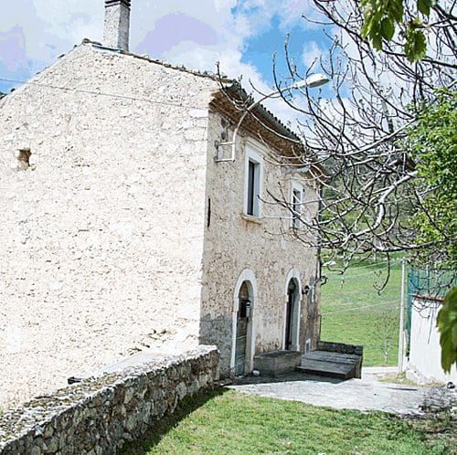 Căn biệt thự trung cổ nông thôn nước Italia bán với giá 50 bảng - 8