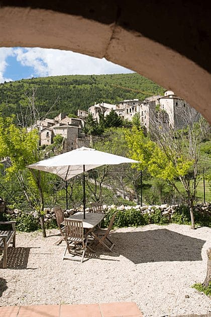 Căn biệt thự trung cổ nông thôn nước Italia bán với giá 50 bảng - 1