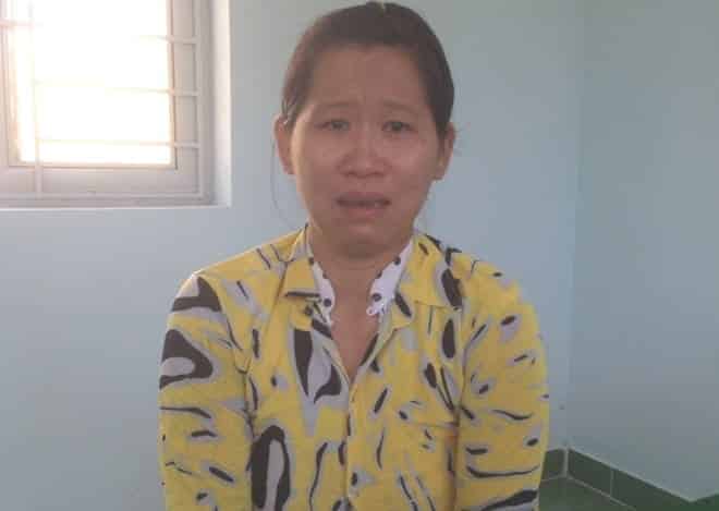 Mua bua 'tang hinh' gia 150.000 dong roi di cuop vang hinh anh 1 Cương mếu máo khóc tại cơ quan điều tra.