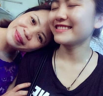 Với Ngọc Anh, mẹ là người bạn thân nhất. Ảnh: NVCC.