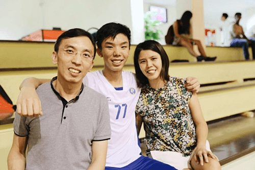CEO Christopher Tan sống cùng hai con và vợ trong một căn hộ giá rẻ gần trạm tàu điện để tiện đi lại. Ảnh: adriantan.