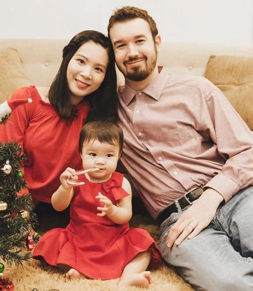 Gia đình hạnh phúc của Ngọc và Ezra.