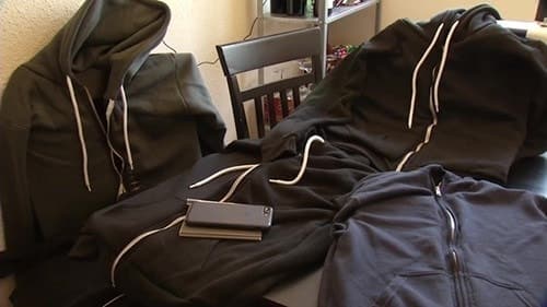 Áo khoác nỉ có mũ chống đạn do Wonder Hoodie sản xuất. Ảnh: Fox13 