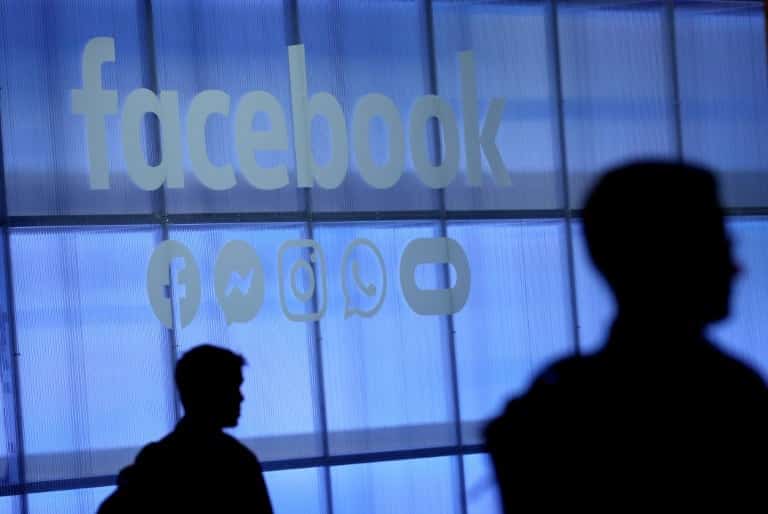 Cơ quan giám sát Úc sẵn sàng kẹp chặt Google, Facebook