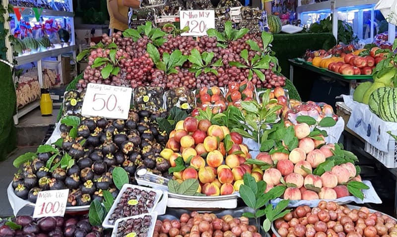Trái cây Trung Quốc được “khoác áo” hàng Việt, Úc, Mỹ để bán giá cao - Ảnh 2.