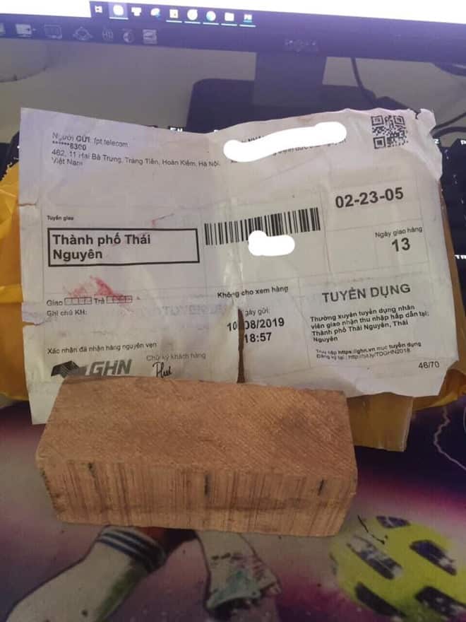 Mua iPhone XS Max 290.000 dong tren Facebook nhan duoc cuc go tai VN hinh anh 1 