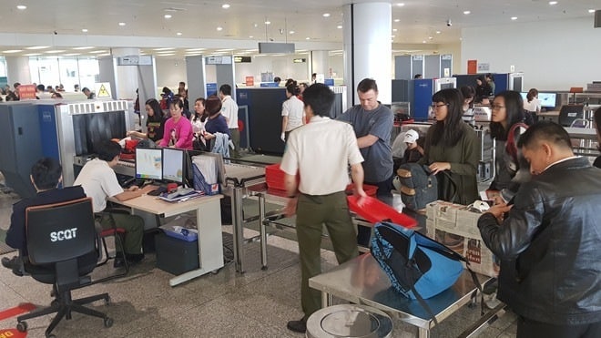 Trom vi tien tai Noi Bai, khach Han Quoc bi tom gon khi ha canh hinh anh 1 