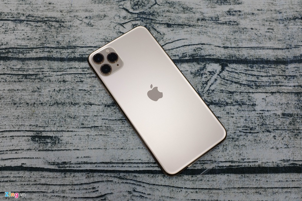 Mo hop iPhone 11 Pro Max dau tien ve VN, the gioi chua ban hinh anh 1 
